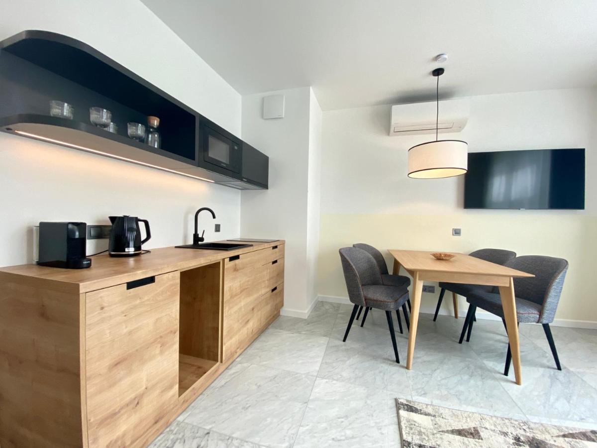 One-Bedroom Apartment,1290266740:JPEG